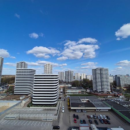 Apartament Wsrod 1000Cy Swiatel - Z Parkingiem W Hali Garazowej- Duzy Balkon Z Lezakami - Piekny Widok Noca Na Panorame Tysiaclecia Katowice Luaran gambar