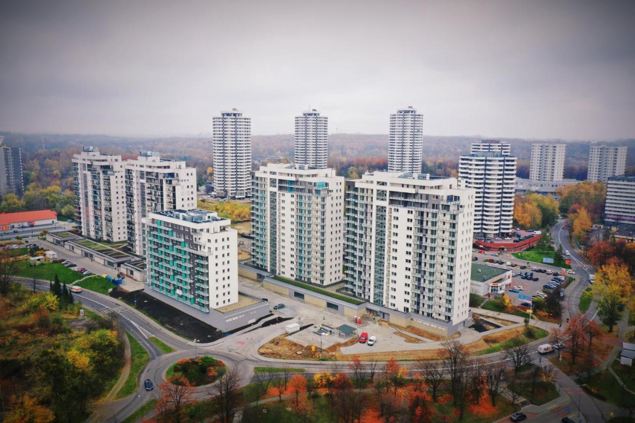 Apartament Wsrod 1000Cy Swiatel - Z Parkingiem W Hali Garazowej- Duzy Balkon Z Lezakami - Piekny Widok Noca Na Panorame Tysiaclecia Katowice Luaran gambar