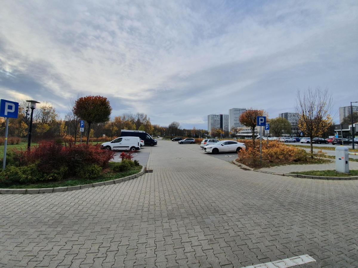 Apartament Wsrod 1000Cy Swiatel - Z Parkingiem W Hali Garazowej- Duzy Balkon Z Lezakami - Piekny Widok Noca Na Panorame Tysiaclecia Katowice Luaran gambar