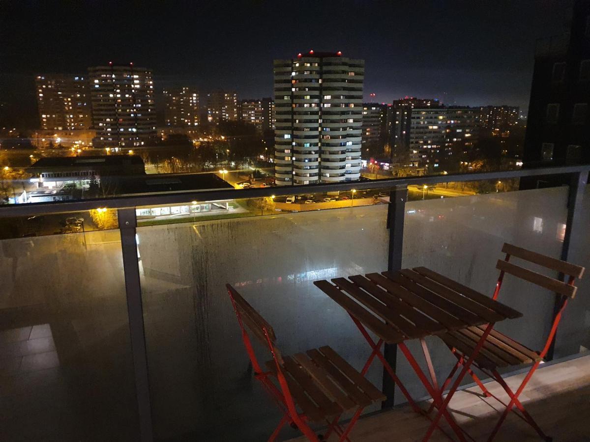 Apartament Wsrod 1000Cy Swiatel - Z Parkingiem W Hali Garazowej- Duzy Balkon Z Lezakami - Piekny Widok Noca Na Panorame Tysiaclecia Katowice Luaran gambar