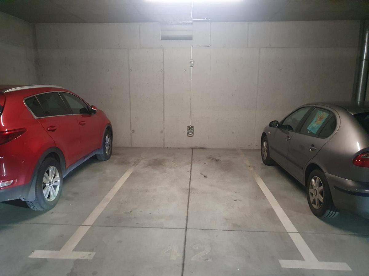 Apartament Wsrod 1000Cy Swiatel - Z Parkingiem W Hali Garazowej- Duzy Balkon Z Lezakami - Piekny Widok Noca Na Panorame Tysiaclecia Katowice Luaran gambar