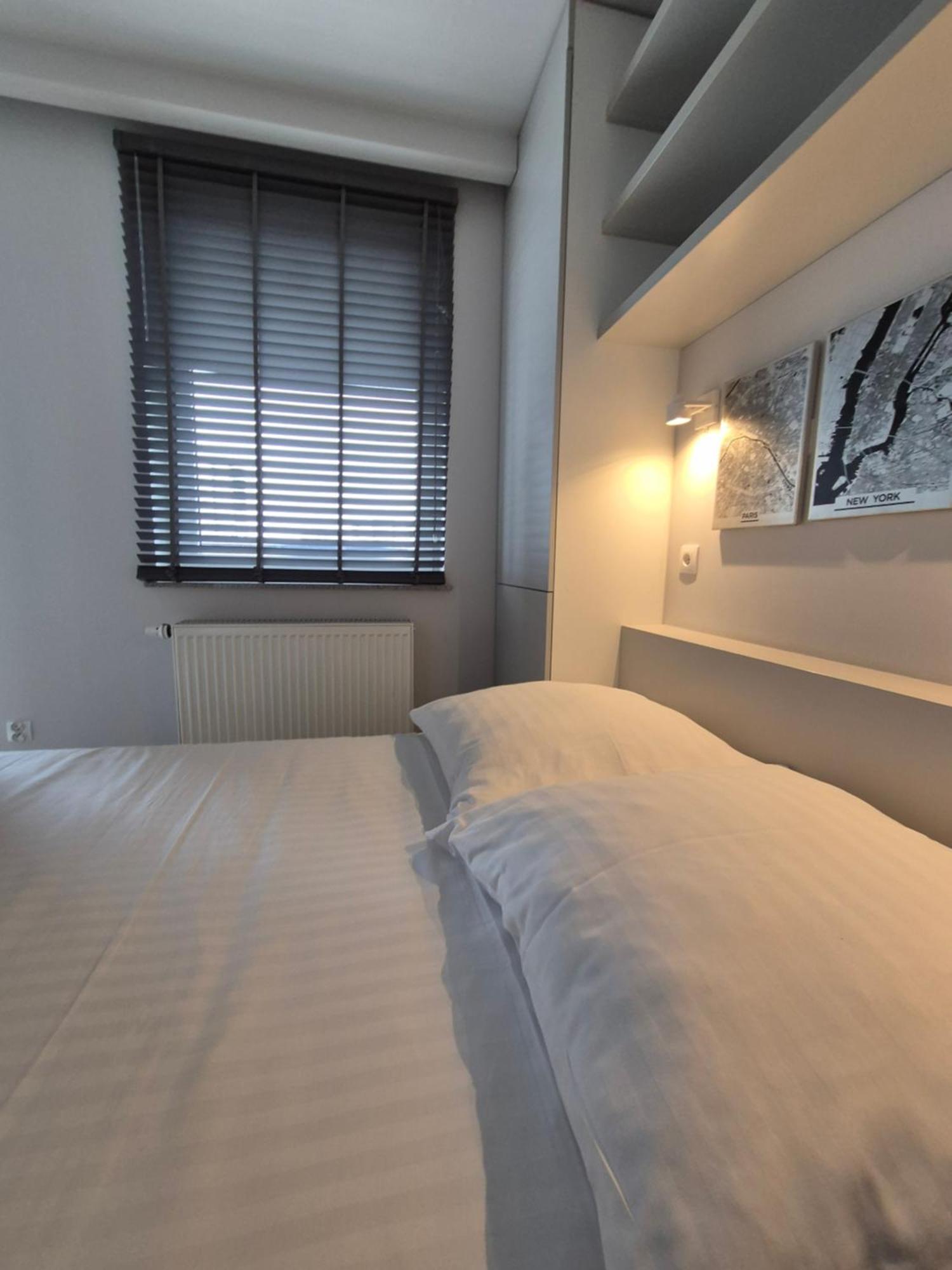 Apartament Wsrod 1000Cy Swiatel - Z Parkingiem W Hali Garazowej- Duzy Balkon Z Lezakami - Piekny Widok Noca Na Panorame Tysiaclecia Katowice Luaran gambar