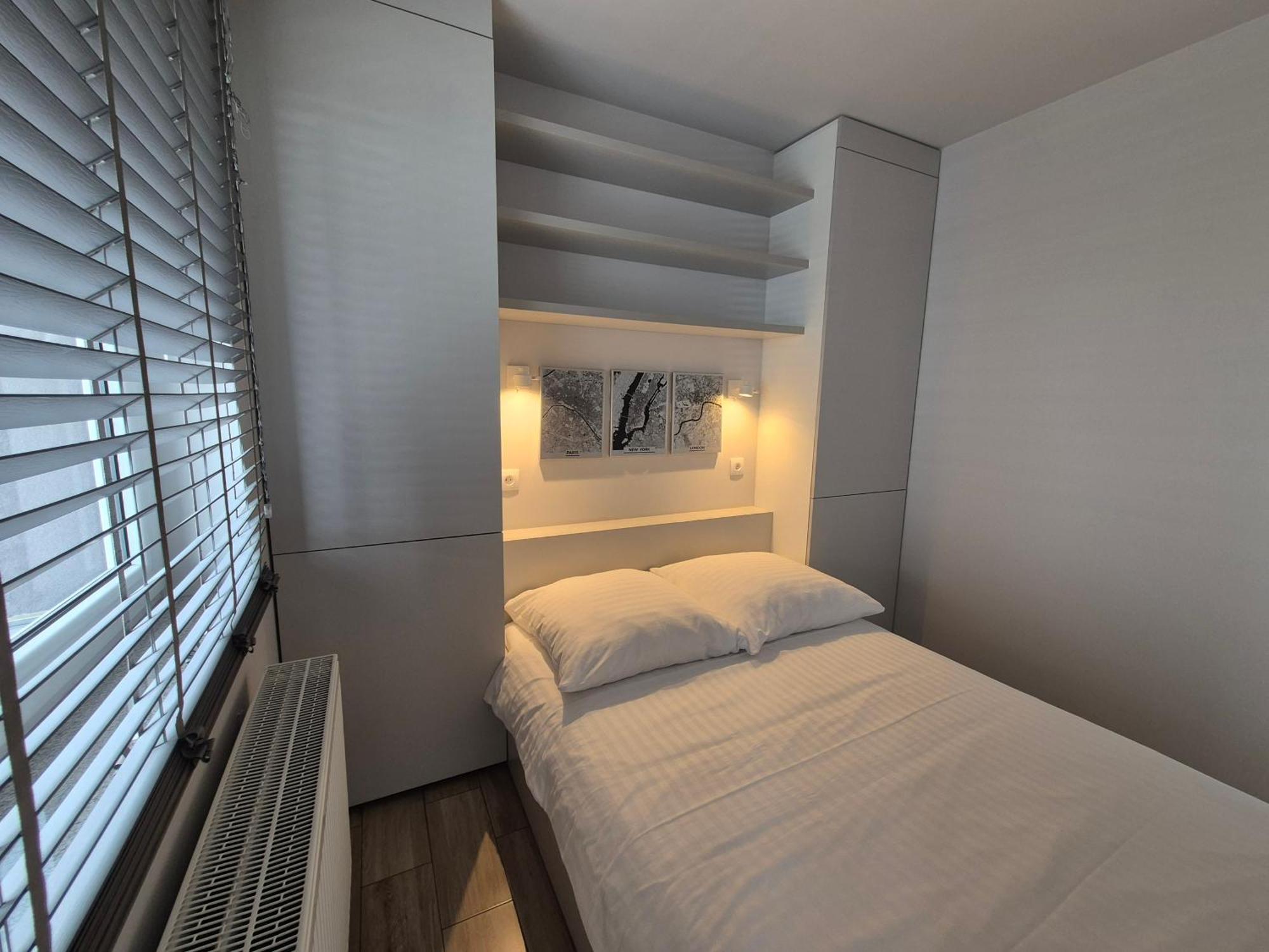 Apartament Wsrod 1000Cy Swiatel - Z Parkingiem W Hali Garazowej- Duzy Balkon Z Lezakami - Piekny Widok Noca Na Panorame Tysiaclecia Katowice Luaran gambar